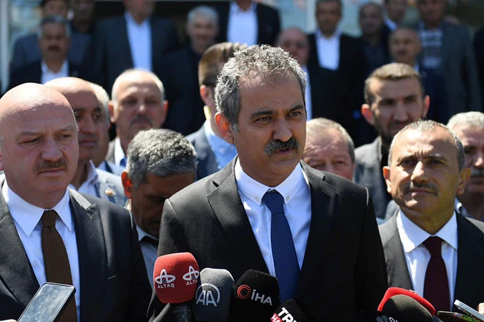 Bakan Özer