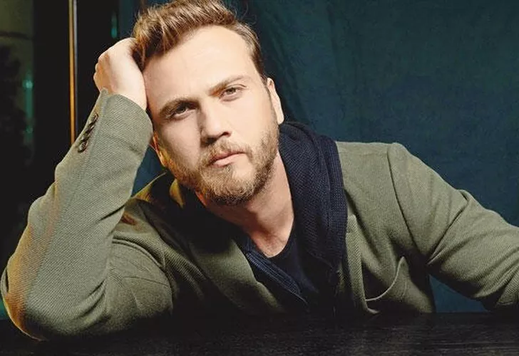 Yere Düşünce 5 Kişi Taşıdı! Aras Bulut İynemli Alkolün Dozunu Kaçırdı! 