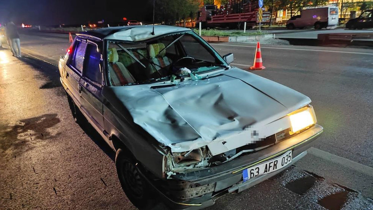  Otomobilin çarptığı 1 kişi öldü, 2 kişi ile sürücü yaralandı!Düğün çıkışı feci kaza! 