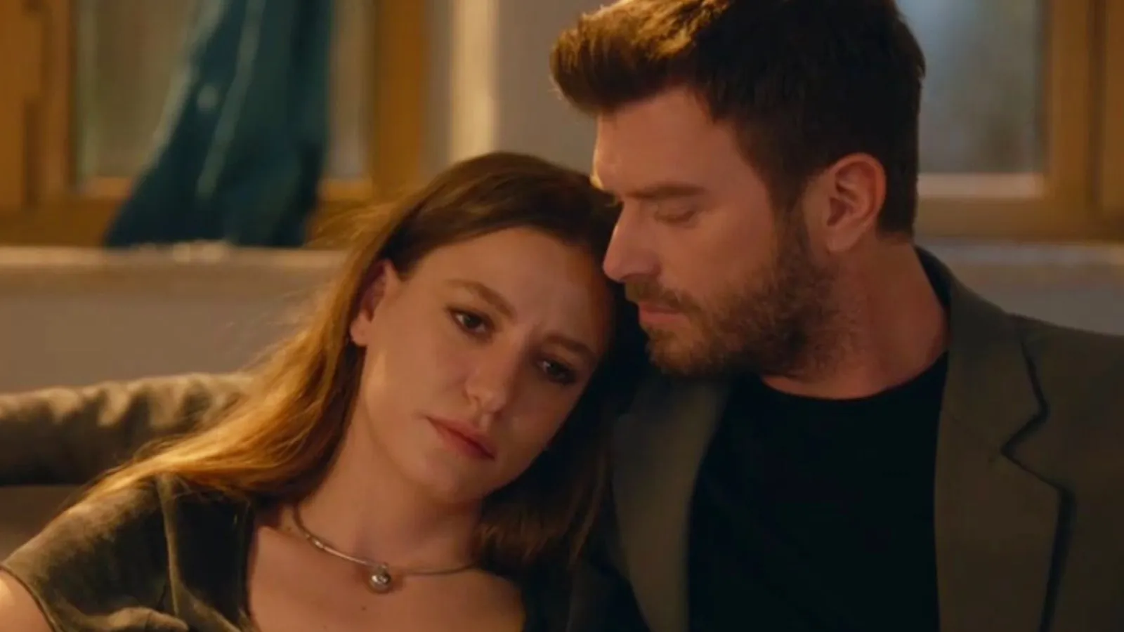 Kıvanç Tatlıtuğ ile Serenay Sarıkaya
