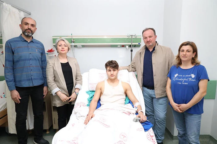 Milli sporcular Samsun Eğitim ve Araştırma Hastanesinde ameliyat edildi