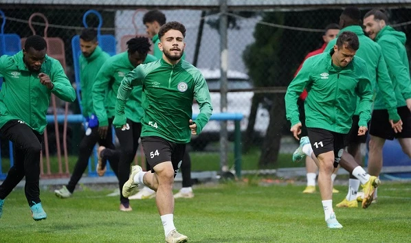 Rizespor Savunmasında Forma rekabeti    