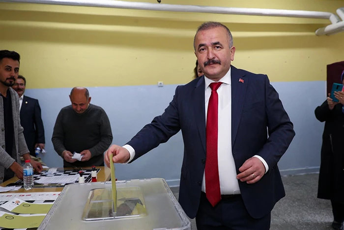 Tokat Valisi Numan Hatipoğlu oyunu kullandı