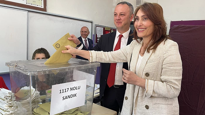 Zonguldak Valisi Tutulmaz ile Belediye Başkanı Alan oyunu kullandı