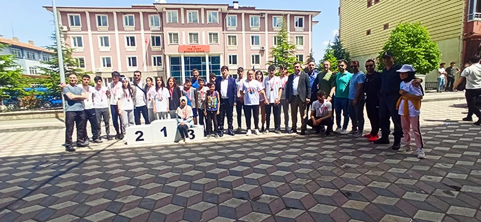 Yeşilyurt ilçesinde Gençlik Haftası nedeniyle koşu düzenlendi