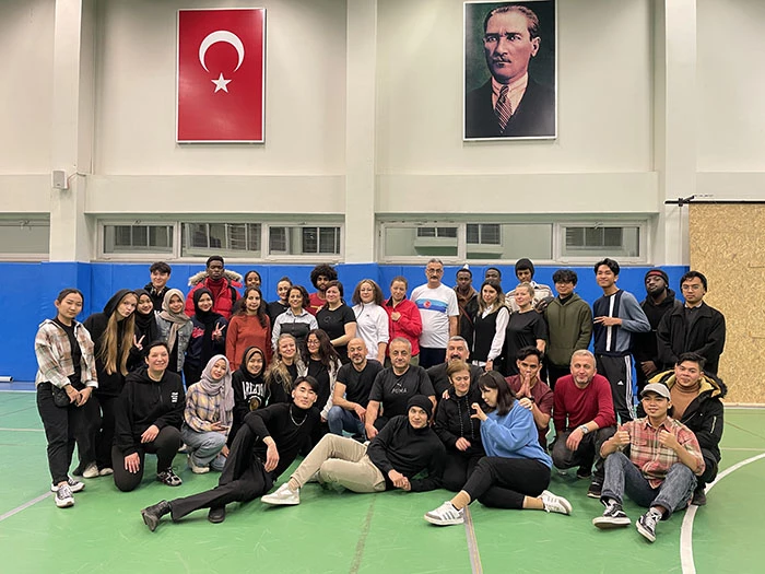 Yabancı Öğrenciler, Halk Oyunları Eşliğinde Anadolu Kültürünü Öğreniyor