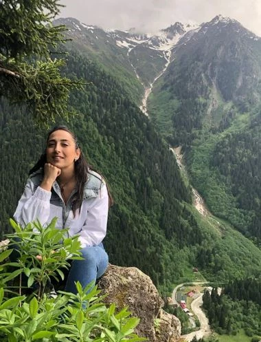 Sevilen Sanatçı Tatil İçin Memleketi Rizeyi seçerken dünyaca ünlü ayder yaylasini Tercih etti