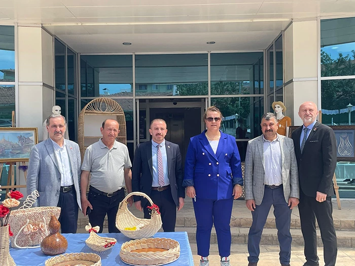 El sanatları sergisi ve atölye çalışmaları Alaçam Gençlik Merkezi