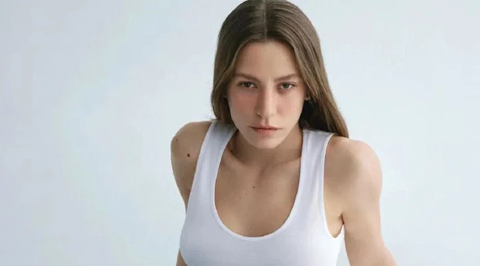    Serenay Sarıkaya ve Metin Akdülger başrollü Netflix dizisine yeni oyuncu