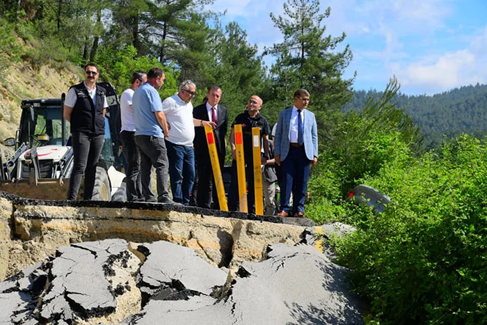 Karabük Valisi Gürel, çöken grup köy yolunu inceledi