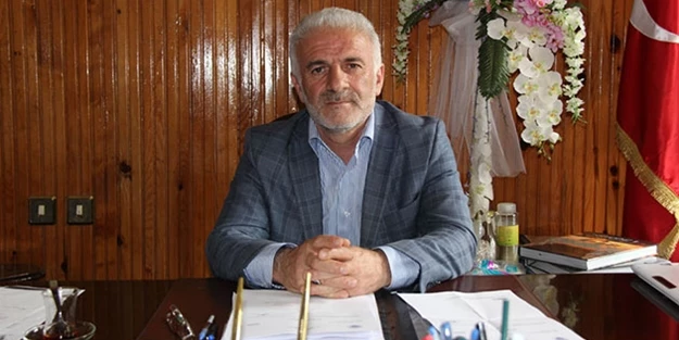 65 Yaşındaki Rizeli Başkan, Üniversiteyi Bitirerek Eğitimine Devam Ediyor