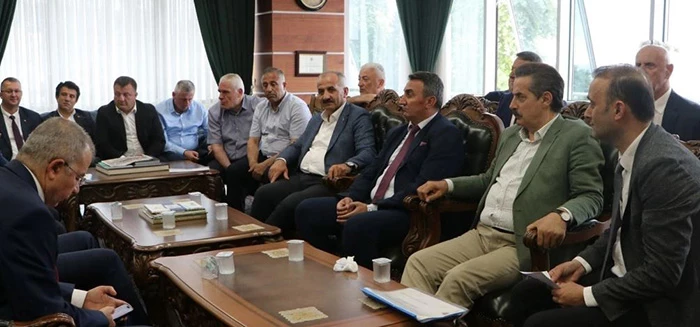Artvin Valisi Yılmaz Doruk Hopa ve Kemalpaşa’nın sorunları masaya yatırdı