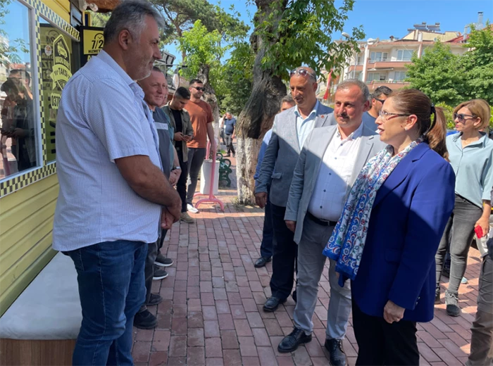 Sağanağın ardından temizlik çalışması yapılan Amasra bayrama hazır
