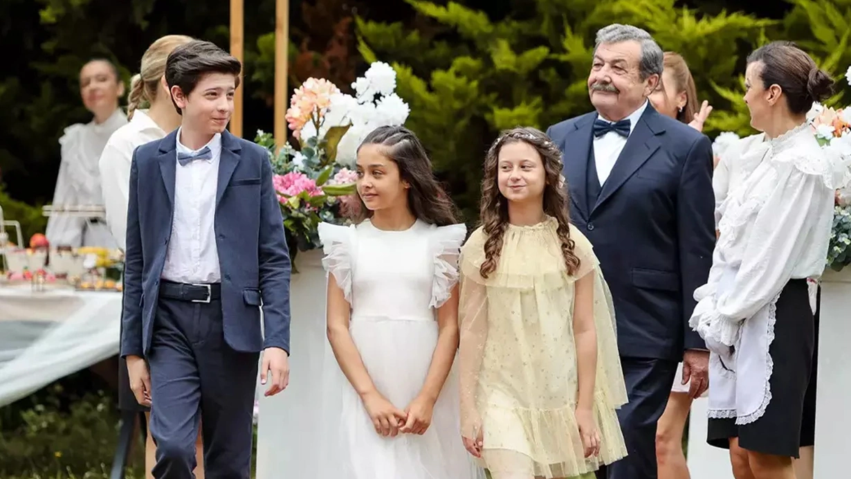 Taçsız Prenses 13. Bölüm İzle! Full FOX TV Taçsız Prenses yeni bölüm tek parça izle! Taçsız Prenses final bölümü izle