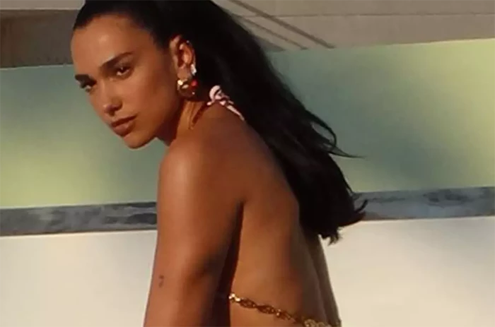 Dua Lipa beyaz sütyeniyle poz verdi! Görenler 
