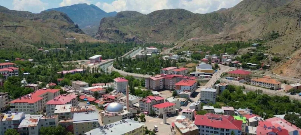 Uzundere