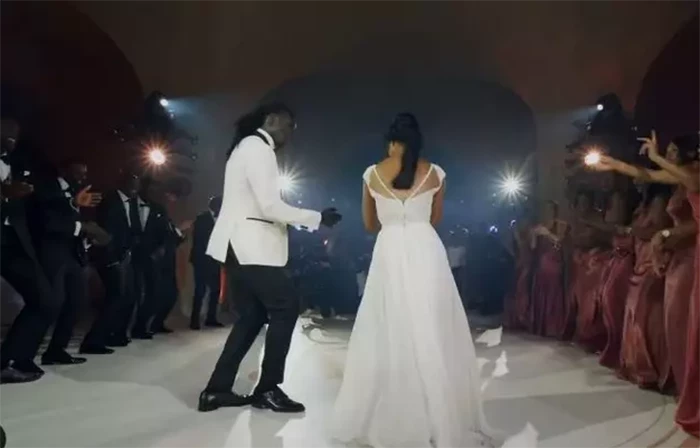 Bafetimbi Gomis 3 çocuğunun annesiyle evlendi!