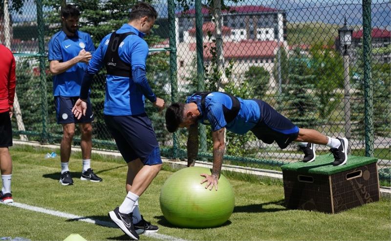 Futbolcular Hırs Küpü